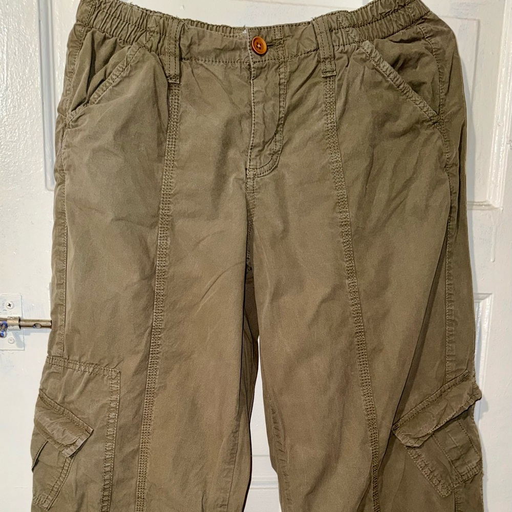 BDG Green Cargo Pants for Versatile Style